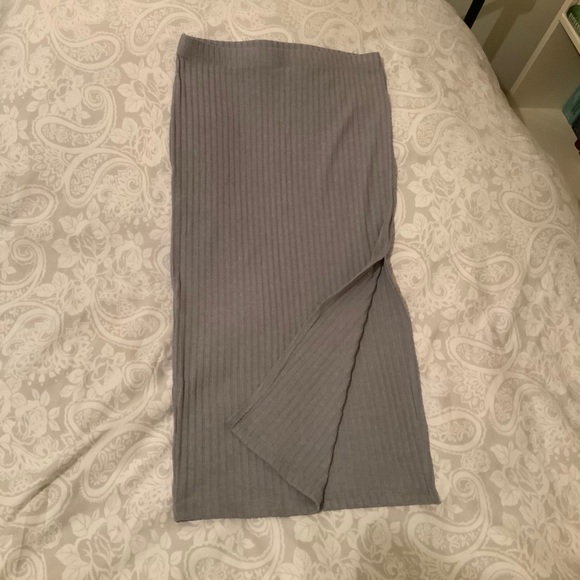 Pencil skirt with side slit - Picture 1 of 3